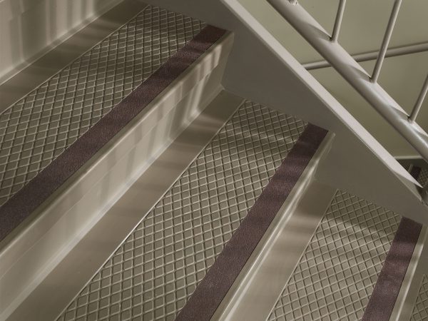 FLEXCO-RubberStairTreads_Diamond-600x450 Stairs flooring | UCX
